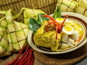 Makan Opor dengan Ketupat, Begini Asal Mula Keduanya Dipasangkan!