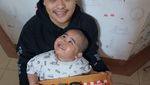 Gemas! Begini Gaya Makan Tatan, Selebgram Balita Bertubuh Gempal