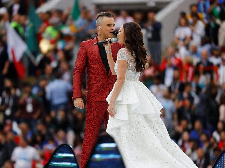Robbie Williams dan Aida Garifullina Curi Perhatian di Pembukaan Piala Dunia 2018