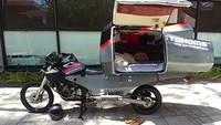Namanya adalah MotoHome. Pada dasarnya dia menambahkan semacam ruangan seperti tenda kemping di atas sepeda motor. Foto: Pool (Youtube)