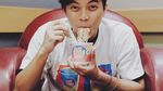 Ini Gaya Bisma SM*SH, Ketika Ngopi dan Makan Sushi