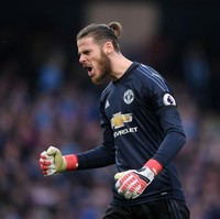 Masih dari Spanyol, ada David de Gea. Sang kiper muncul dengan rambut panjangnya yang dikepang berikut janggut yang semakin mempertegas gaya machonya. (Foto: Getty Images)