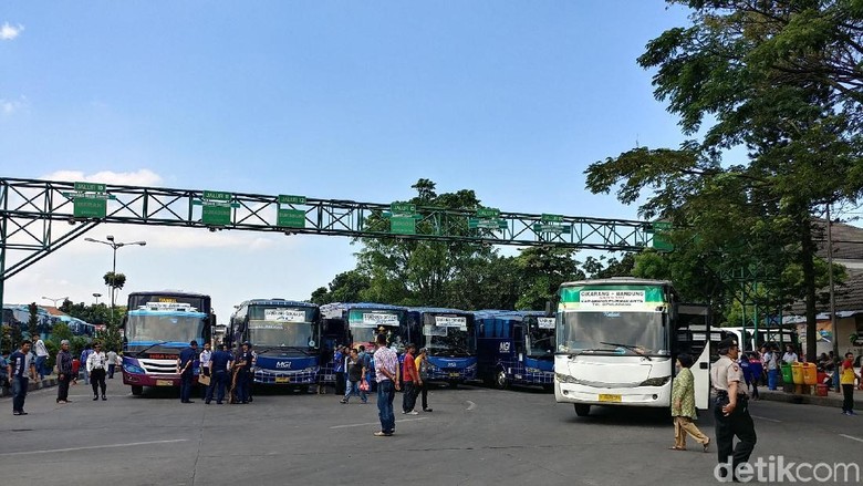 Tiket Pesawat Mahal, Pemudik Bus di Bandung Diprediksi Naik Tiket Pesawat Mahal, Pemudik Bus di Bandung Diprediksi Naik