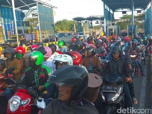 Pemudik ke Madura Masih Padati Jembatan Suramadu