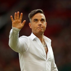 Pro-Israel, Robbie Williams Batal Konser di Turki