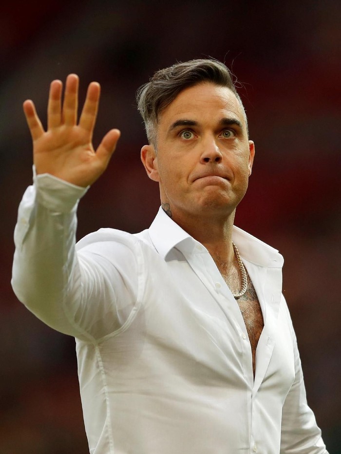 Robbie Williams FILE PHOTO: Soccer Football - Soccer Aid 2018 - England v Soccer Aid World XI - Old Trafford, Manchester, Britain - June 10, 2018 Robbie Williams before the match Action Images via Reuters/Andrew Boyers -/File Photo