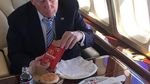 Begini Gaya Donald Trump Saat Makan Es Krim hingga Steak