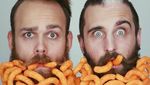 Waduh! 10 Makanan Ini Sengaja Ditempel di Jenggot Dua Pria Ini