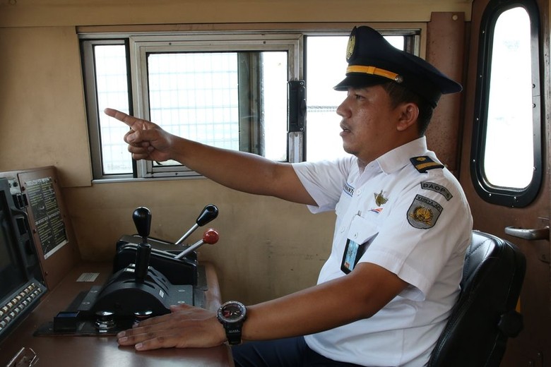Mereka yang Tak Pulang demi Kelancaran Mudik Mereka yang Tak Pulang demi Kelancaran Mudik
