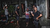 Kebakaran terjadi pukul 19.05 WIB.