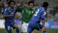 Pesepakbola asal Irlandia, Andy Reid saat ini baru berusia 35 tahun, tapi badannya sudah mulai melar. Dengan tinggi badan hanya sekitar 170 cm, berat badannya mencapai 75 kg. Ini foto Reid saat berlaga di Piala Dunia 2006. Foto: Getty Images