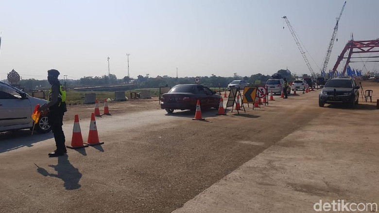 Lalin di Jembatan Kalikuto Padat 1 Km Lalin di Jembatan Kalikuto Padat 1 Km