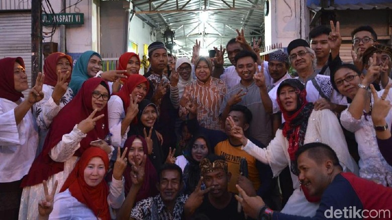 Risma Mak e Arek Suroboyo dan Warga Siap Menangkan Gus Ipul-Puti Risma Mak e Arek Suroboyo dan Warga Siap Menangkan Gus Ipul-Puti