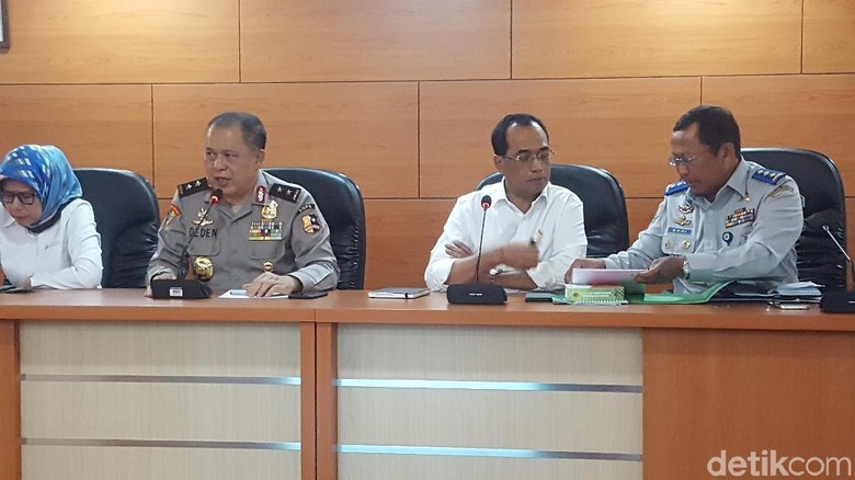 Menhub dan Asops Kapolri Rapat Bareng Bahas Rest Area di Tol Menhub dan Asops Kapolri Rapat Bareng Bahas Rest Area di Tol