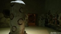 Masyarakat kuno membuat kuburan dengan tiang-tiang pancang yang unik. Mereka juga punya kuburan dengan dinding yang dilukis bergaya fresco (Fitraya/detikTravel)