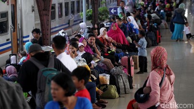 Suasana Stasiun Senen H-1 Lebaran