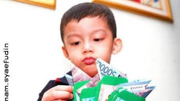 Momen Lebaran adalah kebahagian para anak-anak. Pada dapat THR. Foto: Internet