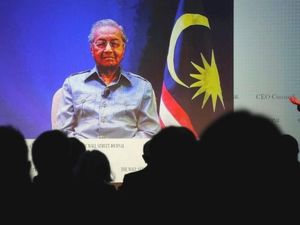 Mahathir Mohammad Berkuasa Kembali, 2 Hakim Tinggi Malaysia Mundur