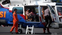 Kapolri Jenderal Tito Karnavian memantau dan meninjau langsung arus mudik menggunakan helikopter.