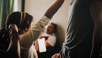Namun hingga kini, netizen juga masih saja membully Adipati. Termasuk di foto yang dipostingnya di Instagram ini. Foto: Instagram Adipati Dolken