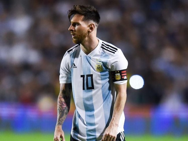 Terakhir, Lionel Messi. Pemain asal Argentina ini paham betul bagaimana mempertegas fitur wajah tampannya, yakni dengan gaya rambut yang necis. (Foto: Getty Images)