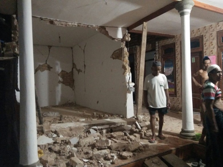 Gempa Sumenep Rusak 77 Rumah dan 1 Madrasah Gempa Sumenep Rusak 77 Rumah dan 1 Madrasah