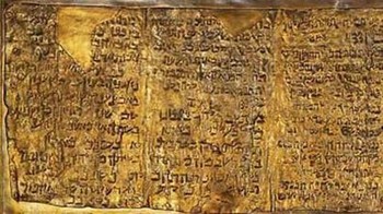 Gulungan Copper. Ditemukan di daerah Qumran, perbatasan Israel-Palestina, pada 1952. Beberapa arkeolog mengklaim bahwa gulungan ini menyimpan rahasia terhadap harta karun yang sangat besar, yang disembunyikan dari bangsa Roma ketika menyerang daerah tersebut 2.000 tahun lalu. (Foto: Live Science)