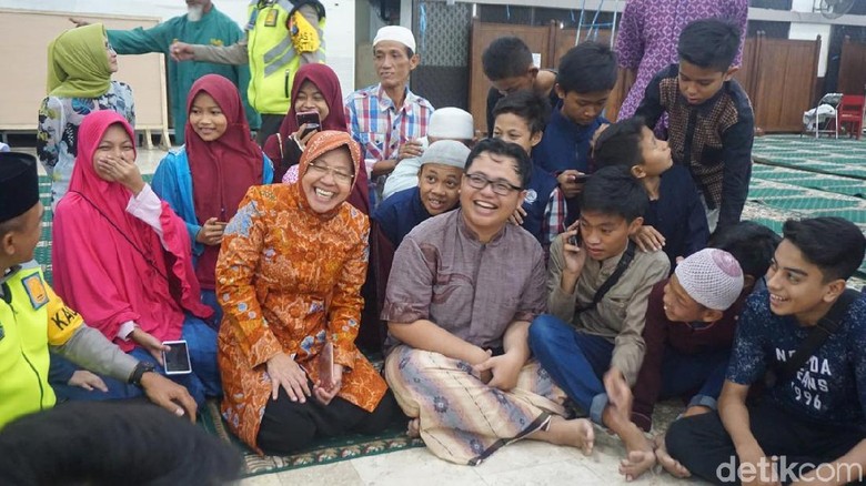 Pastikan Surabaya Aman, Risma Keliling Masjid Saat Malam Takbiran Pastikan Surabaya Aman, Risma Keliling Masjid Saat Malam Takbiran