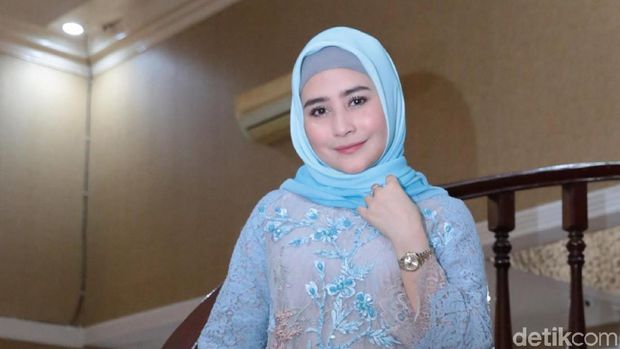 Kaki Aurel yang Jadi Sorotan, Ayu Ting Ting Pamer Pundak