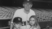 Selamat ulang tahun ayah! Sungguh menakjubkan apa yang kita telah lalui selama ini! Kami sangat bangga dengan ayah dan semua yang telah ayah capai! cuit Eric Trump. (Foto: Dok. Twitter Eric Trump)