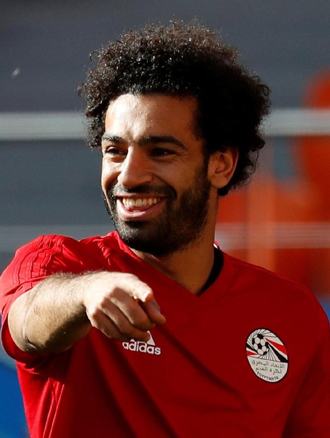 Bintang Liverpool Mohamed Salah yang memperkuat tim nasional Mesir di Piala Dunia 2018, juga memiliki gaya rambut unik. Rambut Salah curly atau keriting dan disebut-sebut mirip gaya rambut mantan pemain Liverpool, Kevin Keegan. Foto: Damir Sagolj