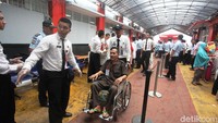 Demi merayakan lebaran bersama keluarga, meskipun kondisi kesehatan dalam keterbatasan seorang keluarga dari salah seorang tahanan tetap datang untuk merayakan Lebaran bersama dan menjenguk keluarganya.