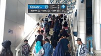 Suasana di pintu keluar Stasiun Palmerah/Foto: Fadhly Fauzi Rachman/detikFinance
