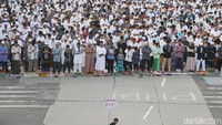 Pelaksanaan Salat Idul Fitri di Jatinegara berlangsung tertib.