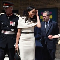 Saat bekerja menjadi pembungkus kado, Meghan pun menjadi kaligrafer. Meghan mengaku ia menulis nama-nama di kartu undangan pernikahan, termasuk di undangan pernikahan Robin Thicke dan Paula Patton.  Foto: Getty Images