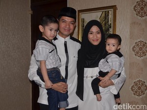 Dude Harlino Belum Izinkan Sang Anak Lihat Sembelih Kurban