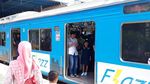 Lebaran Hari Pertama, KRL Tetap Ramai Penumpang