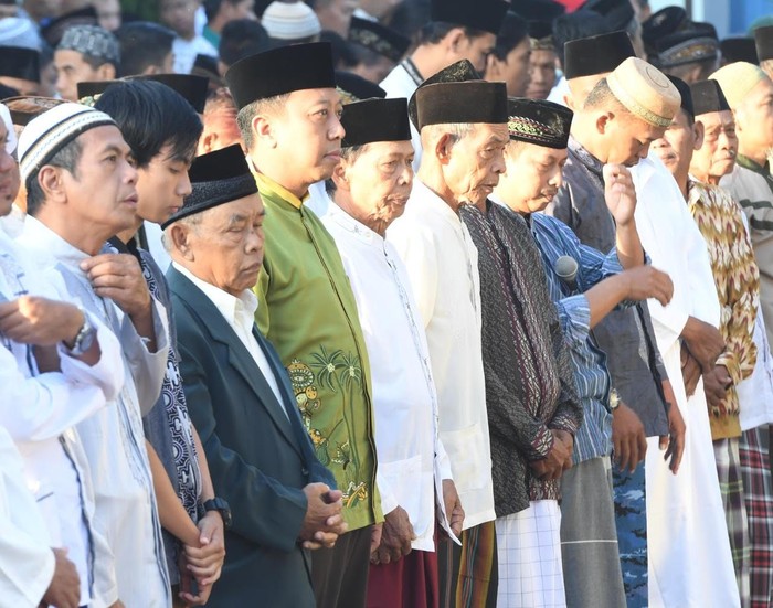 Mudik Lebaran, Rommy Sholat Ied di Lapangan Desa Jogotirto Sleman