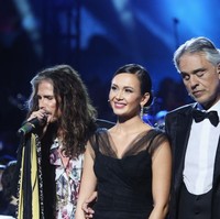 Sepanjang kariernya, Aida Garifullina telah berbagi panggung dengan berbagai penyanyi lintas generasi dan genre. Mulai dari Andrea Bocelli, David Foster, hingga Steven Tyler Aerosmith. (Foto: Getty Images)