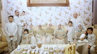 Nah kalau ini keluarganya Inces alias Syahrini. Foto: Lebaran Artis (Instagram)