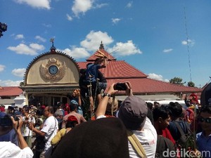 Meriahnya Rayahan Gunungan Syawal Keraton Yogyakarta