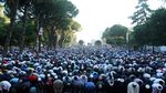 Potret Khusyuknya Salat Id dari Irak Hingga Afghanistan