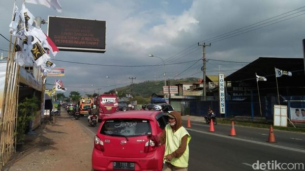 Hari Pertama Lebaran, Nagreg Dipadati Pemudik Lokal