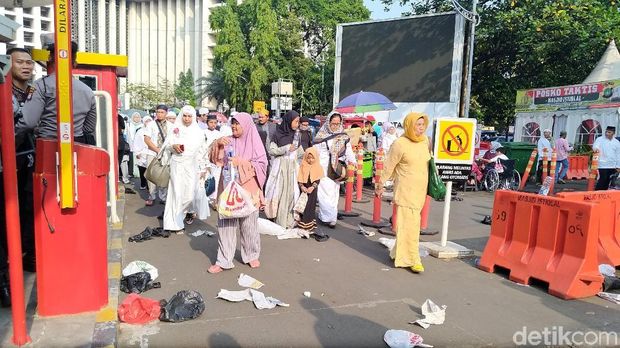 Suasana usai salat Id di Istiqlal / 