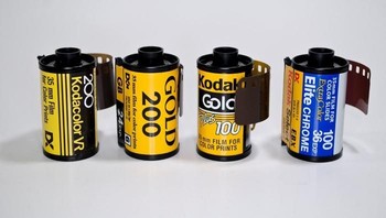 Kamera zaman dulu media penyimpanannya mengandalkan roll film yang tidak bisa langsung diakses, harus dicetak dulu. Itupun kadang ada yang rusak fotonya. Foto: Istimewa 