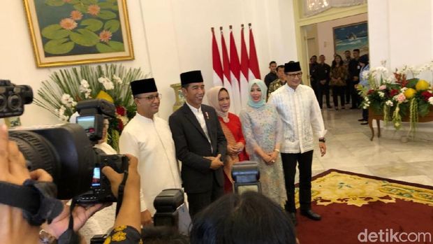 Anies dan Sandiaga di open house Jokowi saat Lebaran / 