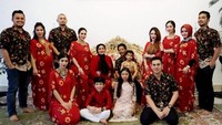Kompak banget nih keluarga Bunga Zainal. Foto: Bunga Zainal (Instagram)