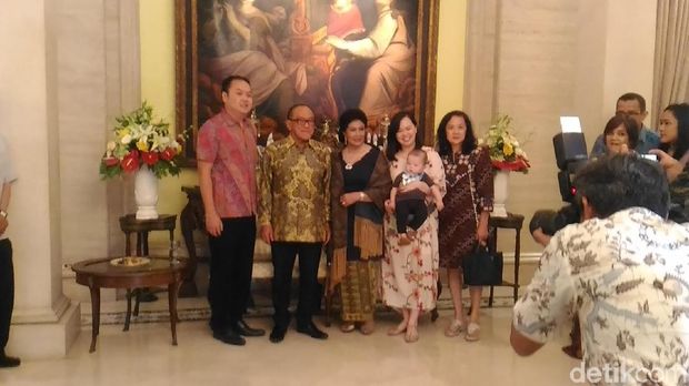 Tamu yang datang sempat berfoto-foto dengan Ical