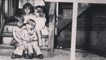  Zaman dulu di Chicago tahun 1948, karena faktor kemiskinan orangtua akan tega menjual anak-anaknya demi mendapatkan uang. (Foto: Instagram) 