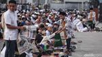 Anak-anak dan Keceriaan Salat Id di Pelabuhan Sunda Kelapa